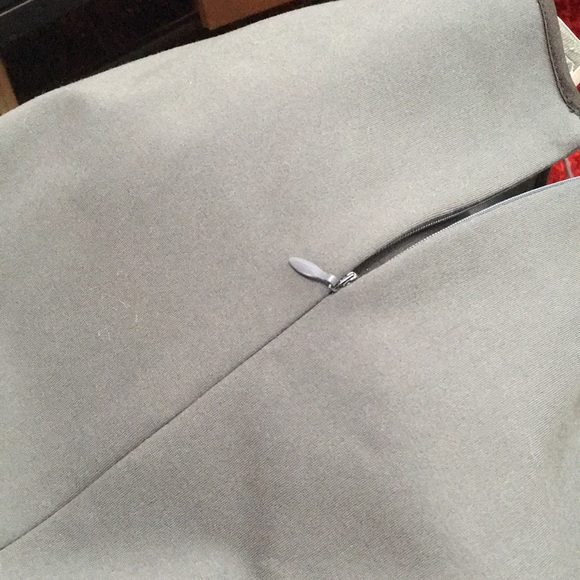 Keyingyi Medium Gray dress with a zipper pockets and cuffs - Picture 11 of 12